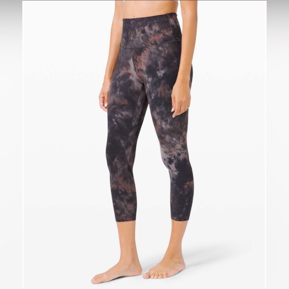 Lululemon Align NWOT Crop 23 Diamond Dye
Diamond Dye Graphite Grey Pink